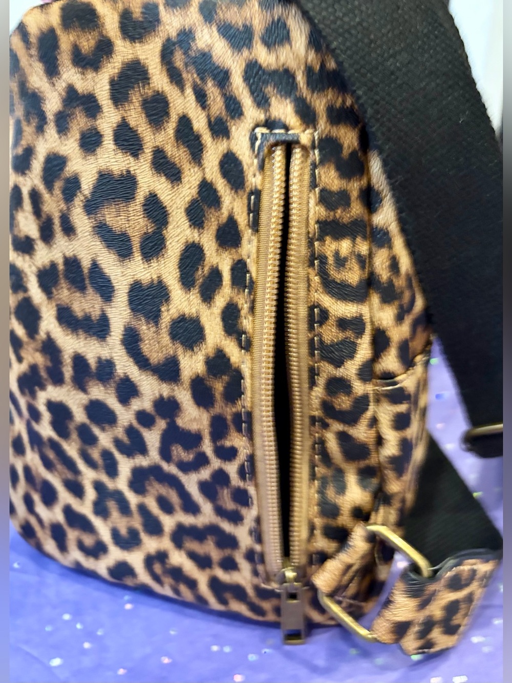 NWT SAM & HADLEY Leopard Print Crossbody Sling Bag Rhinestone Detail/Hair Clip - Picture 11 of 13